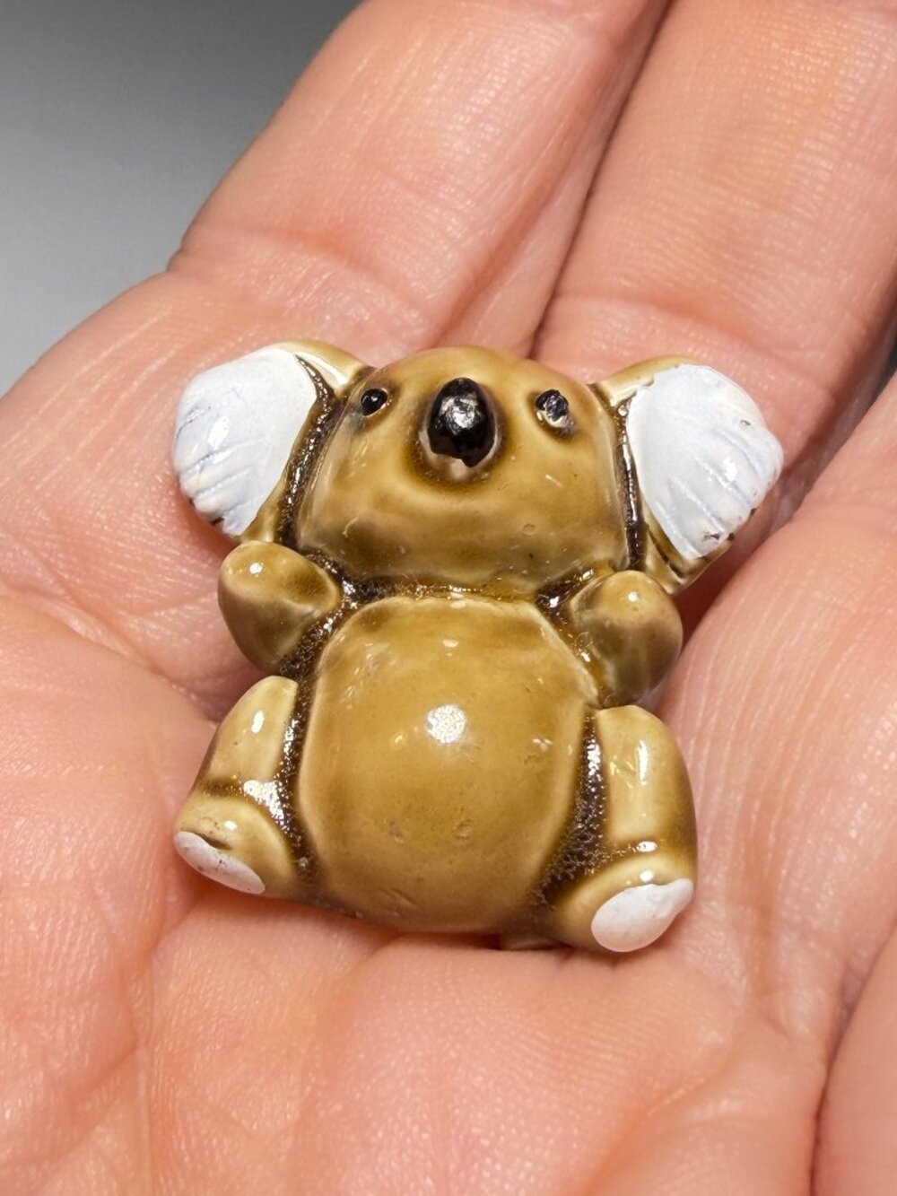 Vintage Handmade Koala Bear Brooch Painted Ceramic Resin 3D 1.25” - Picture 4 of 6